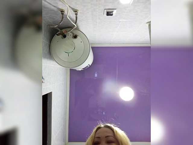 Qweentis's BongaCams show and profile