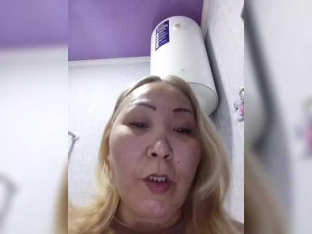 Qweentis's BongaCams show and profile