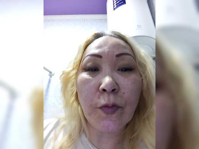 Qweentis's BongaCams show and profile