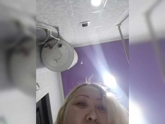 Qweentis's BongaCams show and profile