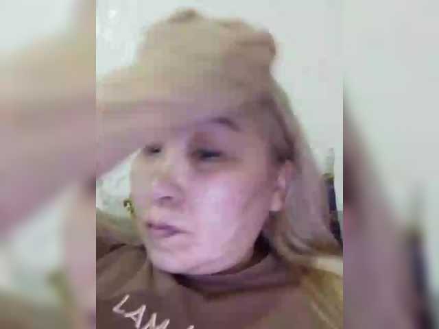 Qweentis's BongaCams show and profile