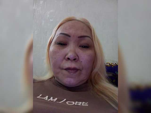 Qweentis's BongaCams show and profile