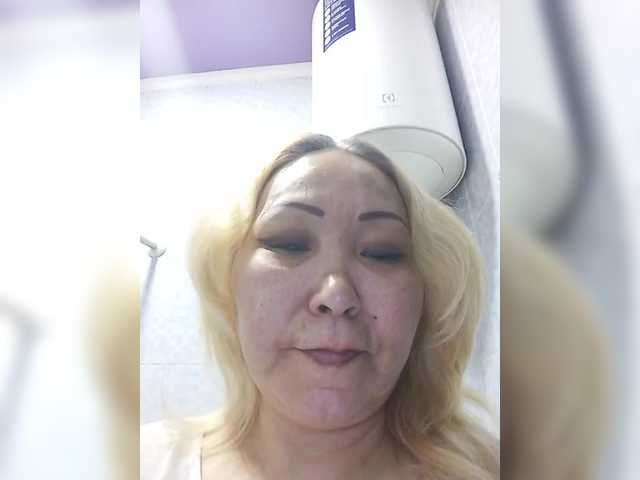 Qweentis's BongaCams show and profile