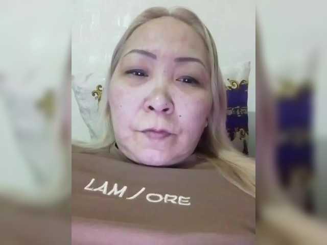 Qweentis's BongaCams show and profile