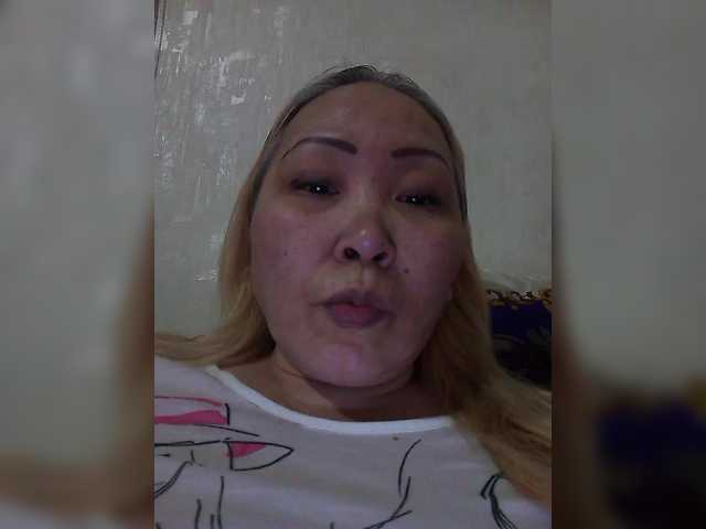 Qweentis's BongaCams show and profile