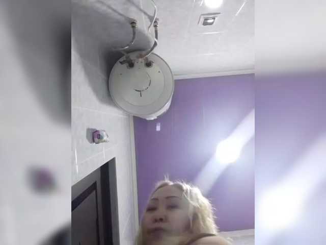 Qweentis's BongaCams show and profile