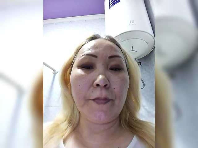 Qweentis's BongaCams show and profile