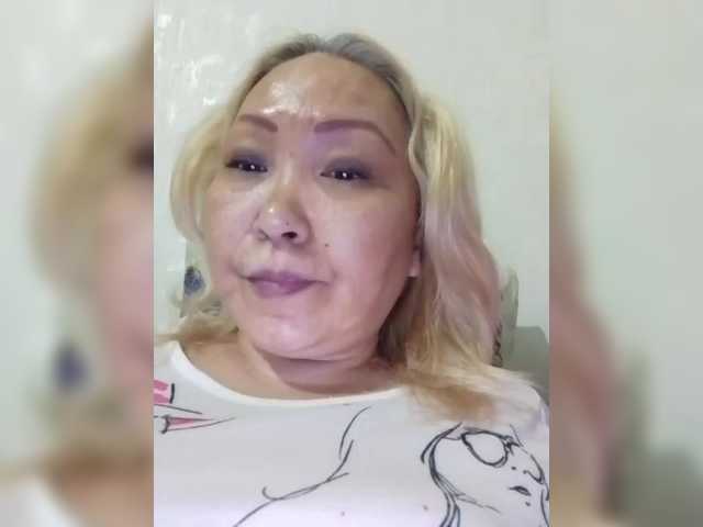 Qweentis's BongaCams show and profile