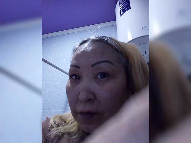 Qweentis's BongaCams show and profile