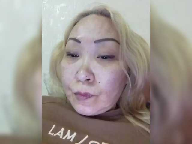 Qweentis's BongaCams show and profile