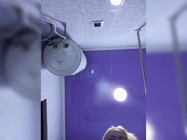 Qweentis's BongaCams show and profile