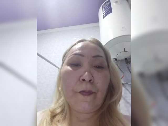 Qweentis's BongaCams show and profile