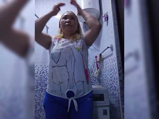 Qweentis's BongaCams show and profile