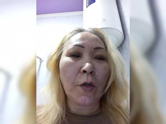 Qweentis's BongaCams show and profile