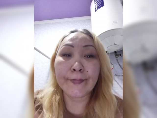 Qweentis's BongaCams show and profile