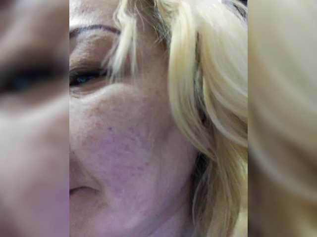 Qweentis's BongaCams show and profile