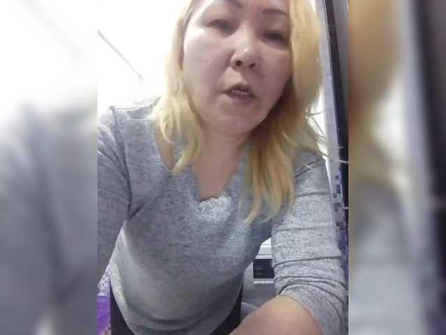 Qweentis's BongaCams show and profile