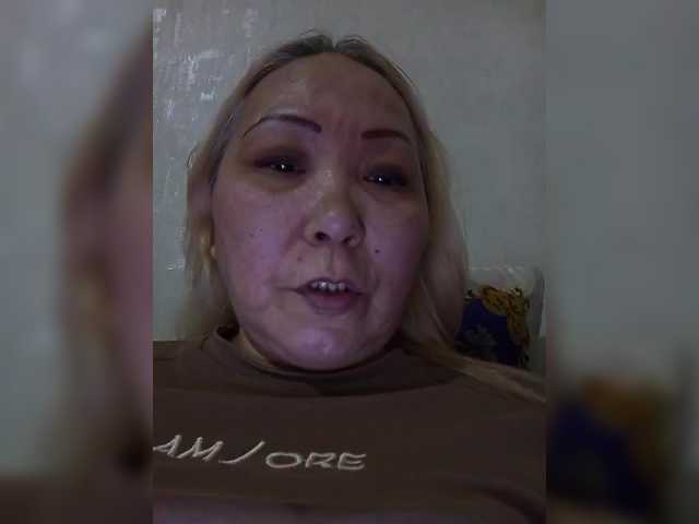 Qweentis's BongaCams show and profile