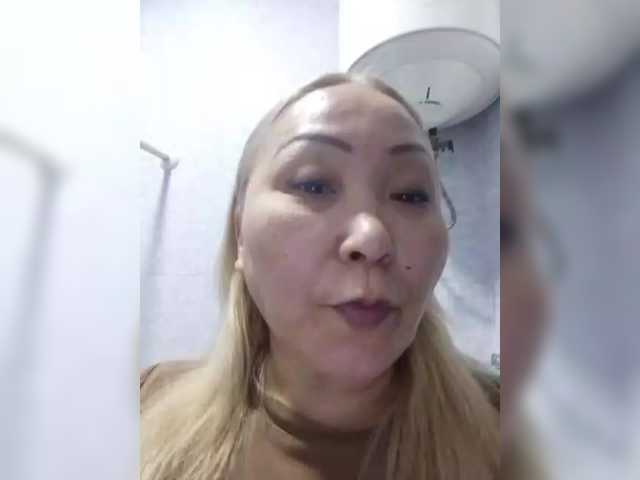 Qweentis's BongaCams show and profile