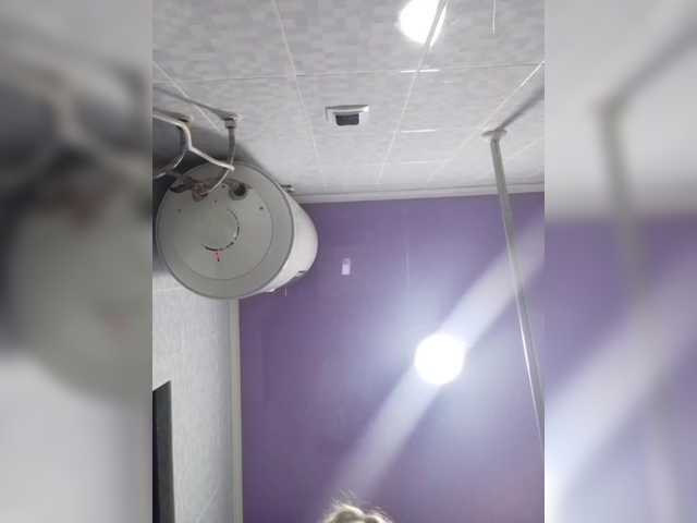 Qweentis's BongaCams show and profile