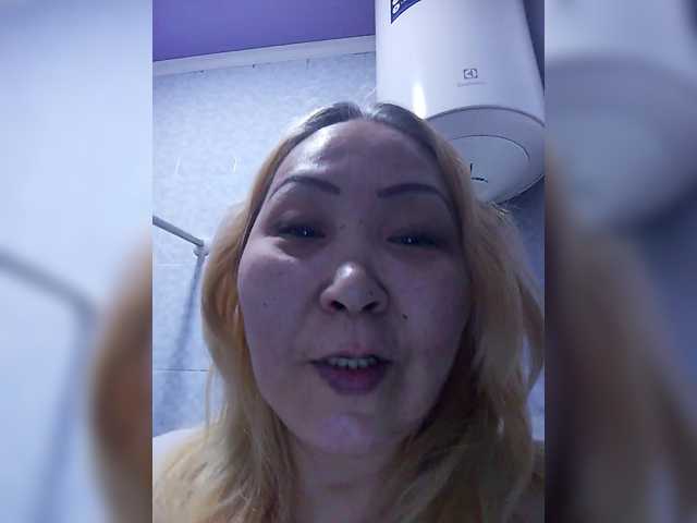 Qweentis's BongaCams show and profile