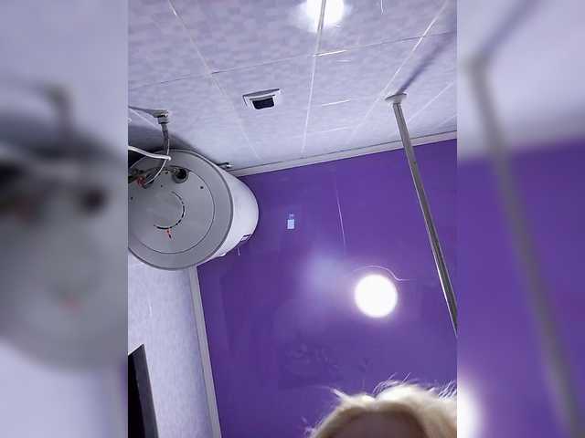 Qweentis's BongaCams show and profile