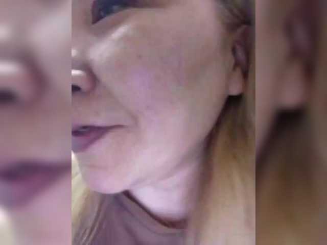 Qweentis's BongaCams show and profile