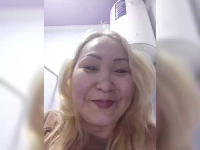 Qweentis's BongaCams show and profile