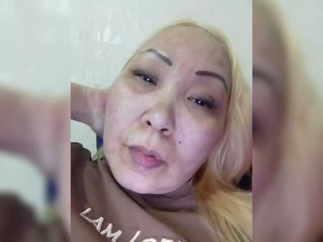 Qweentis's BongaCams show and profile