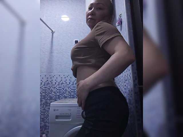 Qweentis's BongaCams show and profile