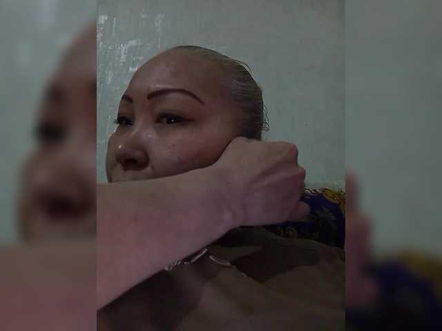 Qweentis's BongaCams show and profile