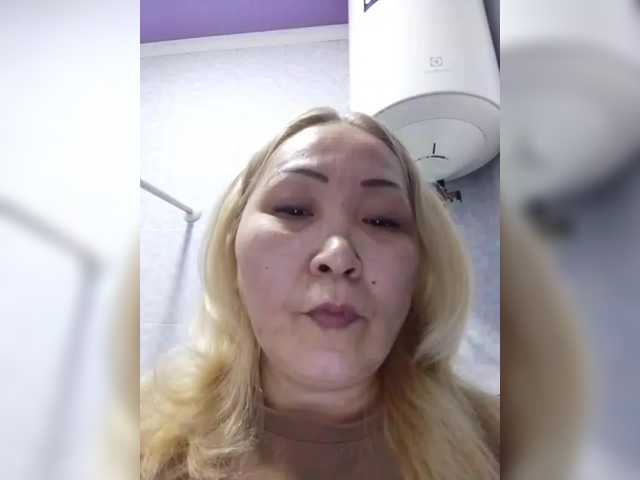 Qweentis's BongaCams show and profile