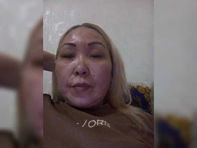 Qweentis's BongaCams show and profile