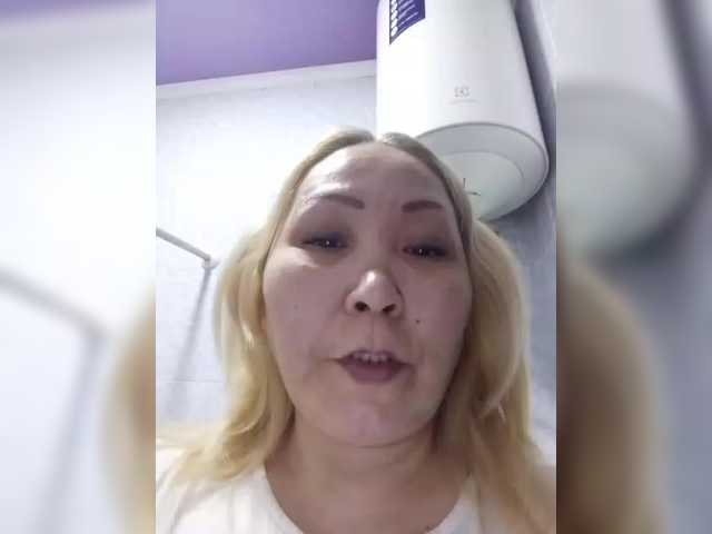 Qweentis's BongaCams show and profile