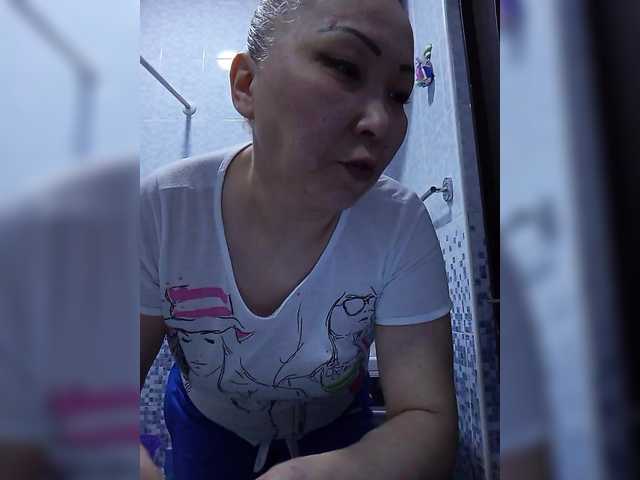 Qweentis's BongaCams show and profile