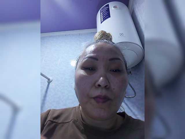 Qweentis's BongaCams show and profile