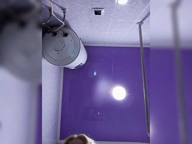 Qweentis's BongaCams show and profile