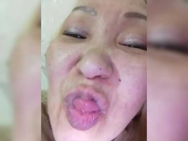 Qweentis's BongaCams show and profile