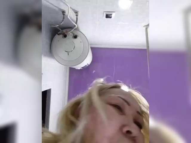 Qweentis's BongaCams show and profile