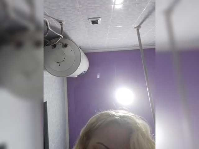 Qweentis's BongaCams show and profile