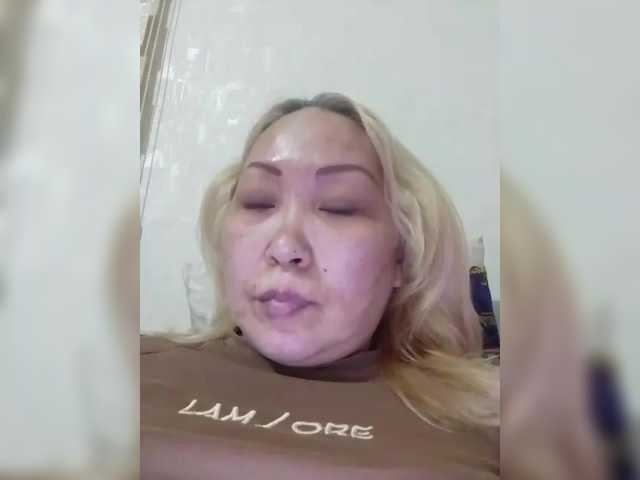 Qweentis's BongaCams show and profile