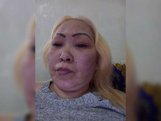 Qweentis's BongaCams show and profile