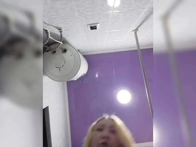 Qweentis's BongaCams show and profile