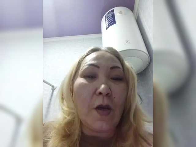 Qweentis's BongaCams show and profile