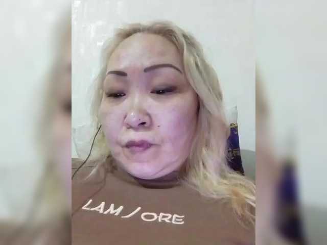 Qweentis's BongaCams show and profile