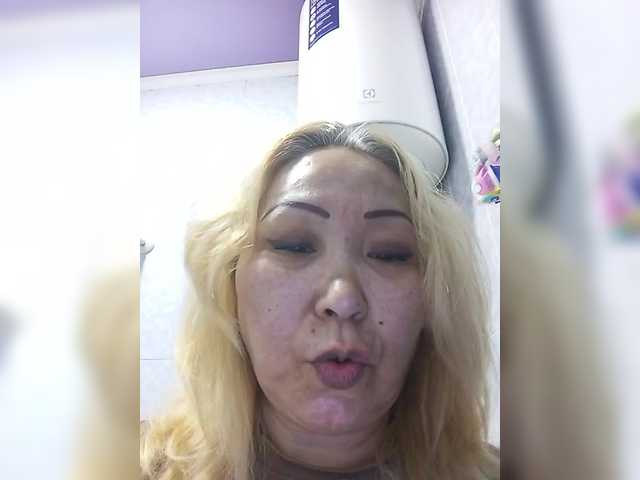 Qweentis's BongaCams show and profile