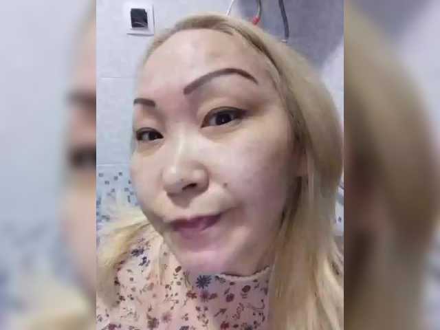 Qweentis's BongaCams show and profile