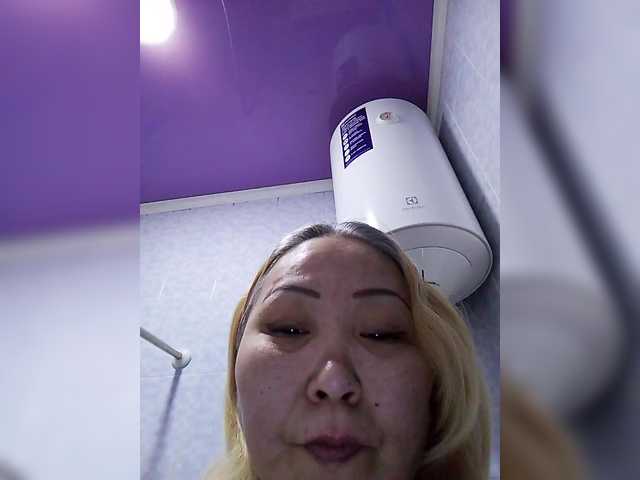 Qweentis's BongaCams show and profile