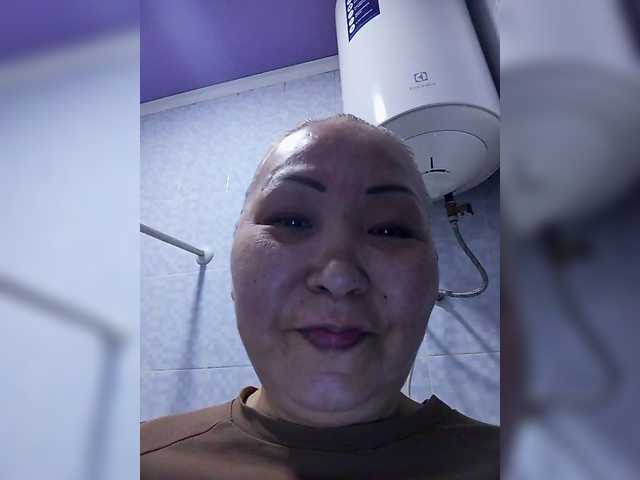 Qweentis's BongaCams show and profile