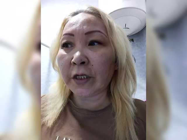 Qweentis's BongaCams show and profile